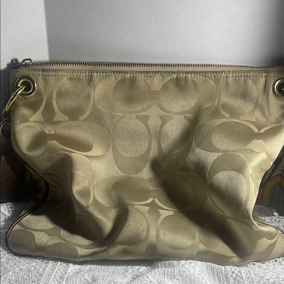 Coach Poppy Metallic Gold Crossbody Bag with 3 hang tags intact creed no cracks - Picture 3 of 4